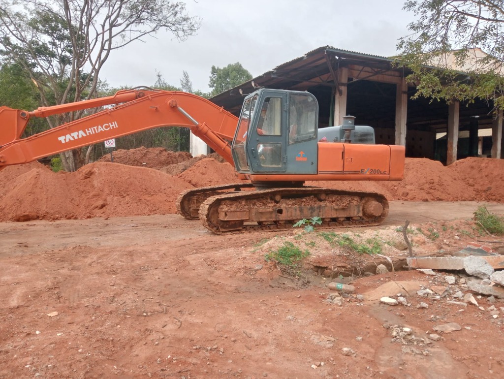 TATA HITACHI EX200LC heavy excavator conducting site earthwork for RMKY project